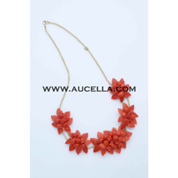 Necklace set in gold with red coral flowers