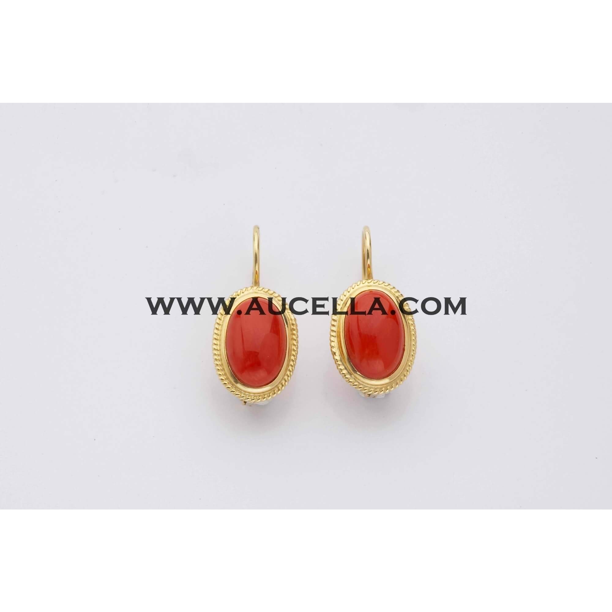 Classic coral earrings set in gold 