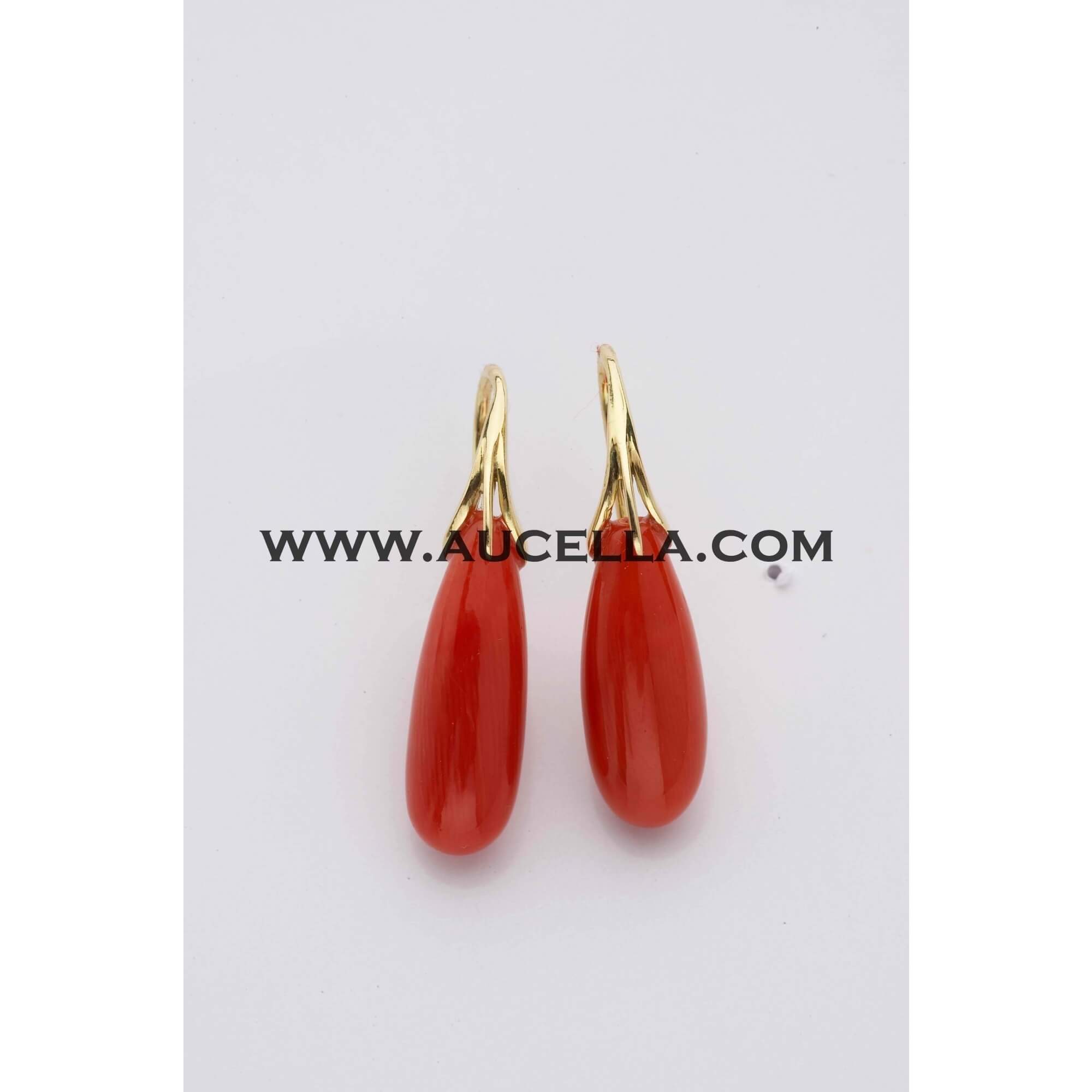 Earrings with coral drops set in gold 