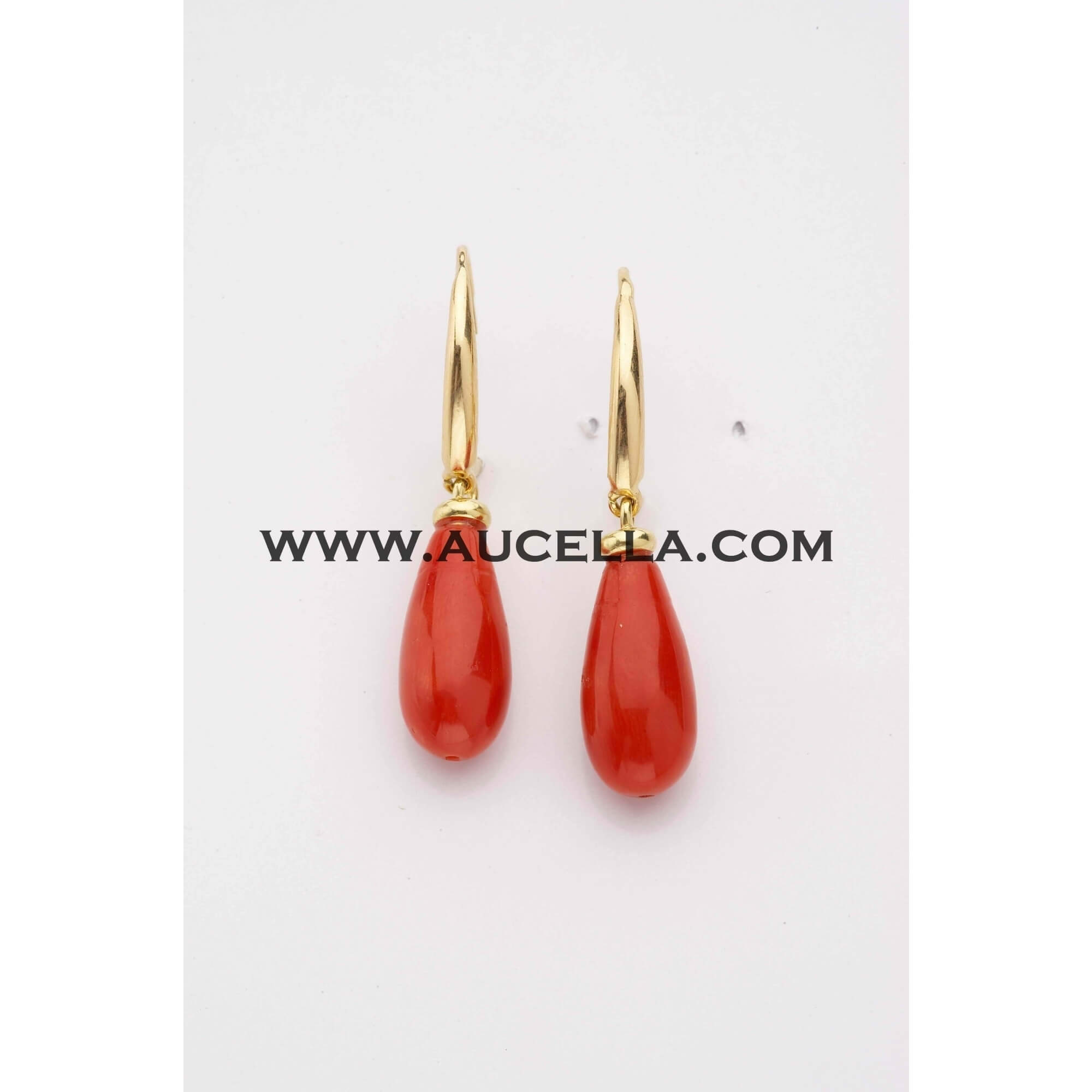 Coral drop set in yellow gold 