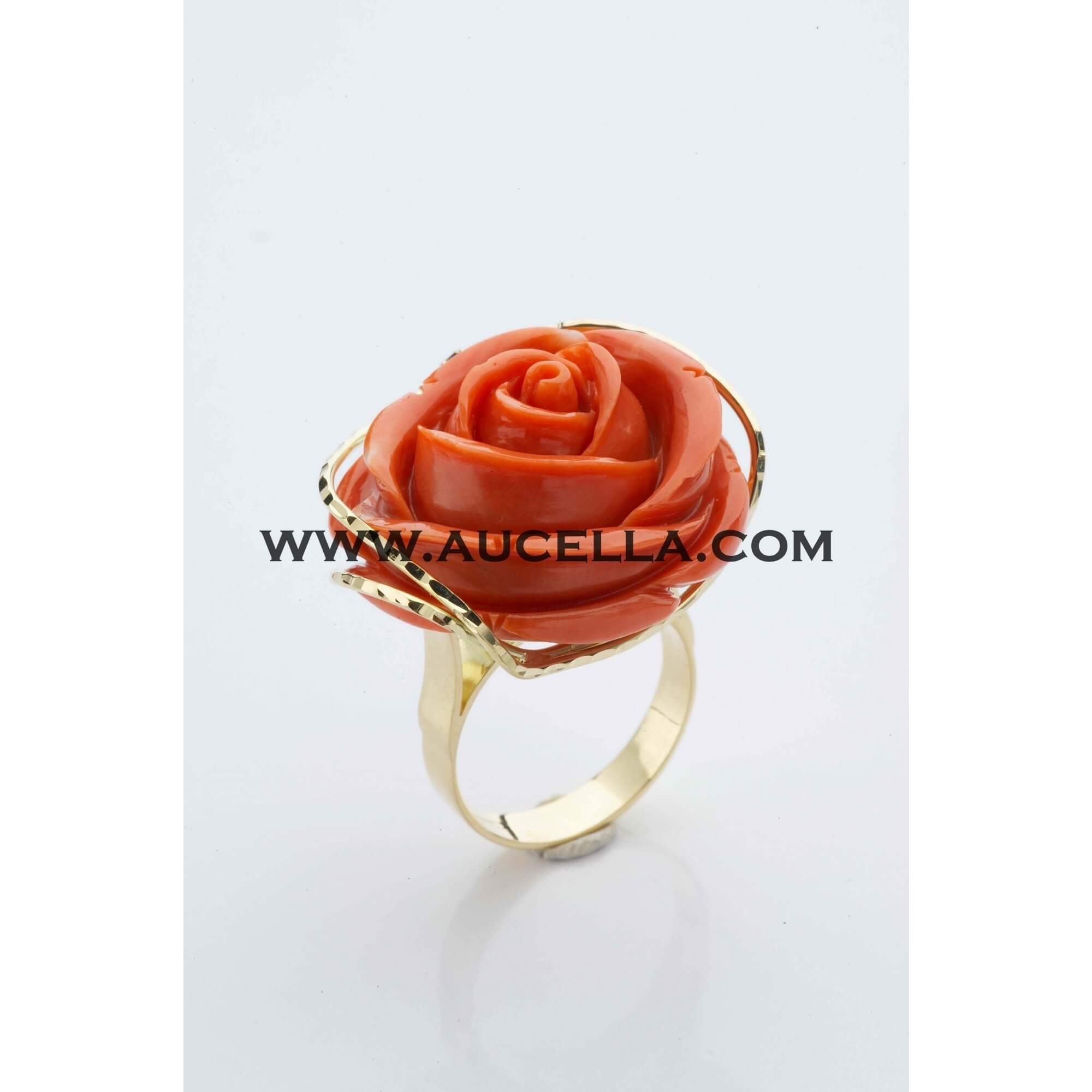 Ring set in gold with momo coral rose 