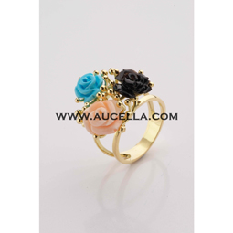 Ring set in gold with roses 