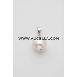 Pendant with baroque pearl set in gold 