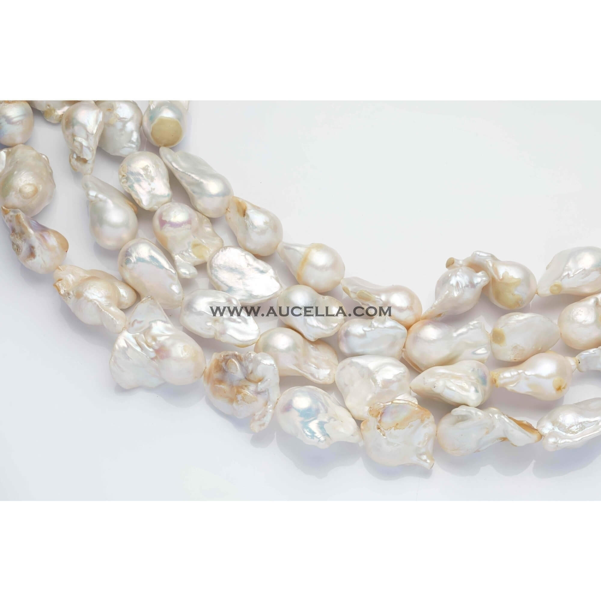 Natural baroque pearls necklaces 